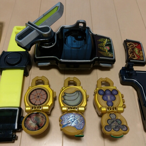 ☆仮面ライダーガイムベルトロックシードセット☆金色、極他
