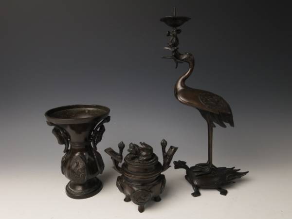 古銅 三具足 蓮耳花入 獅子香炉 鶴亀燭台 中国古玩 4431T 古銅三具足蓮