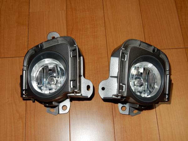 ZVW30 プリウス 前期 ガラスレンズ フォグランプ 左右セット