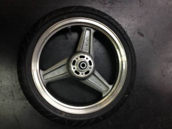ゼファー750 フロントホイール 新古タイヤ付