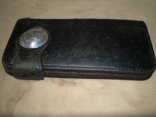 FUNNY ファニーのウォレット、オーストリッチ　グリーン色