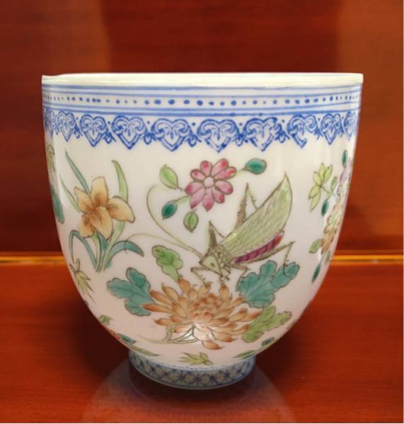 【逸品】清朝期 粉彩薄胎花蝶図鉢 乾隆年製 中国古玩茶道具 色絵