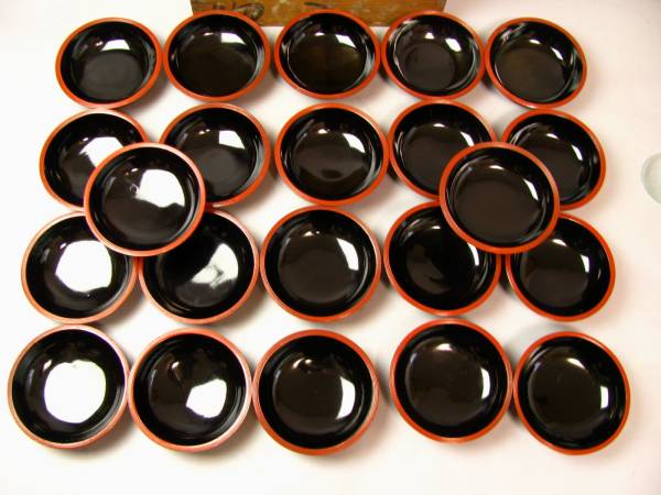 ★薄茶色内黒深小皿22枚★明治四拾四年木製漆器★木箱入り★骨董