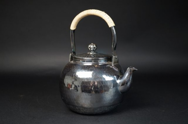 五山】煎茶道具銅燻銀鎚目籐巻提手水注約511g n- 五山】煎茶道具銅燻銀鎚目籐巻提手水注約511g n-