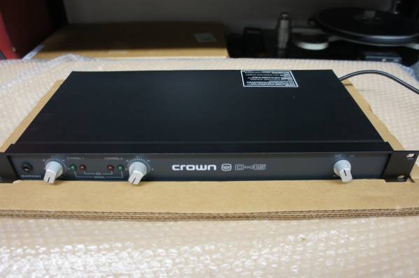 ②　CROWN D-45 パワーアンプ