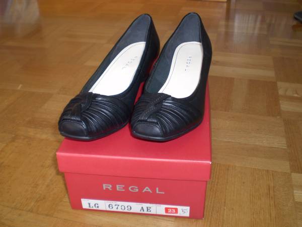 新品のパンプス　REGAL