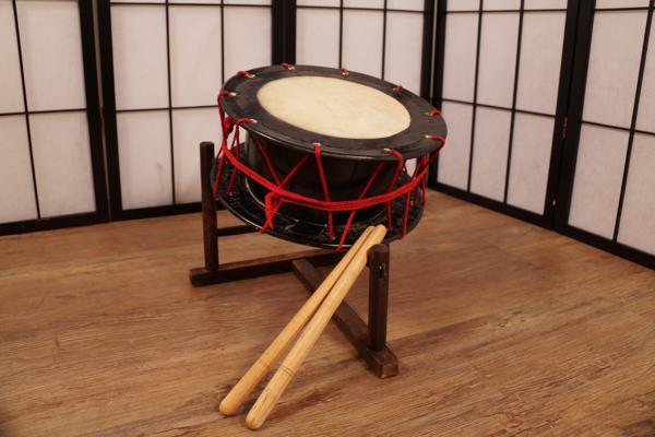 1円～締太鼓 バチ付き 木座台座付 牛革 和太鼓 楽器 C3160 郷のひびき