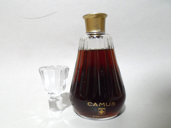 カミュ カラフェ バカラクリスタル（CAMUS CARAFE Baccarat） ○古酒 カミュ バカラカラフェ Camus Baccarat Carafe 箱，替栓付 ☆古