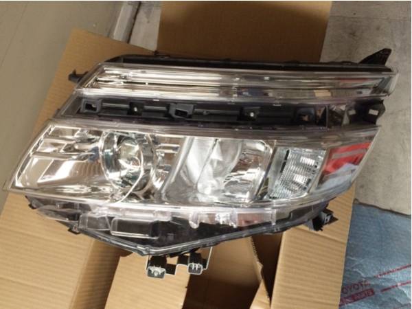 ヴォクシー 80 純正 ヘッドライト 左
