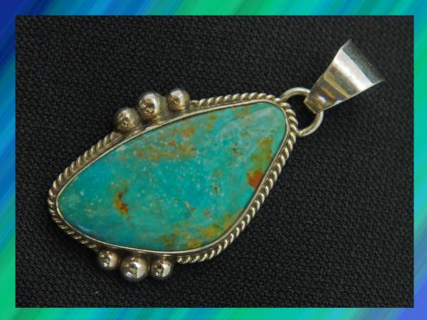 t13ナバホ族作家作P Arviso作インディアンジュエリーペンダント