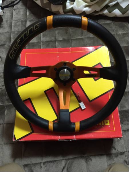 MOMOステアリング DRIFTING 正規品 ボス付き OT-237