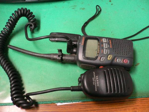 YAESU FT-104 FMトランシーバー 1200MHz　測定器無でジャンク YAESU VX-1 FMトランシーバー中古ジャンク品 ハンディ トランシーバー
