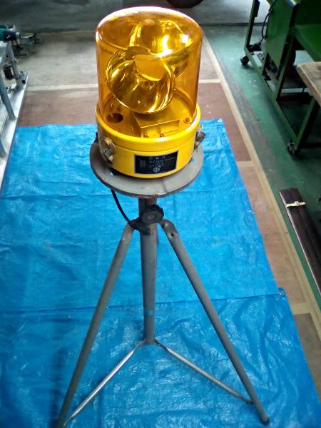 三脚付き 工事用パトランプ回転灯黄色 GT100ジャンク扱い(作業用照明一般)|売買されたオークション情報、yahooの商品情報をアーカイブ ...