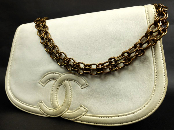 【シャネル】ココマーク★プッシュロック式★チェーンバッグ★白
