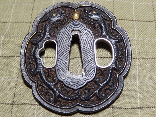 南蛮風雙龍図鉄地鍔