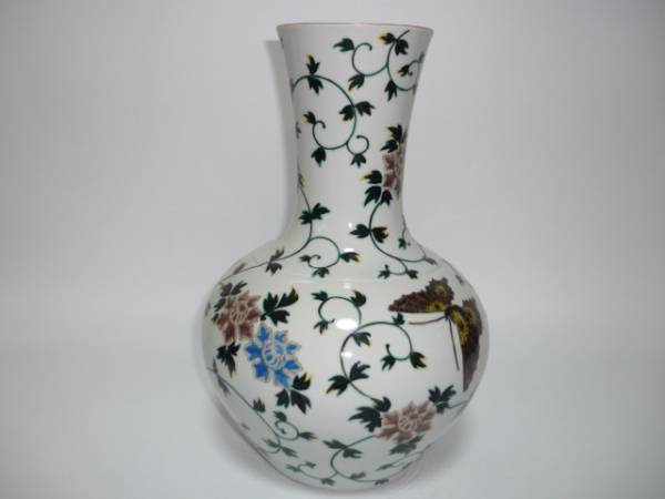 吉田美統 - 色絵蝶花唐草文花瓶 九谷焼(錦山窯) 九谷焼 錦山窯 人間