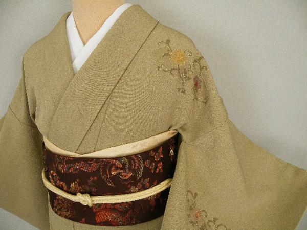 ◆衣紋屋◆8987 【1円～】刺繍 更紗文 付下訪問着 一つ紋 灰汁色