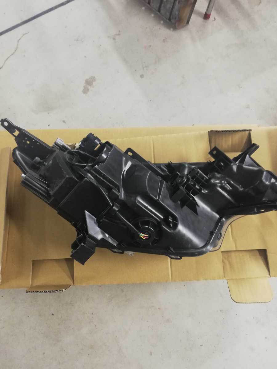 ☆中古ジャンク品☆日産F31レパード前期ドア、クォーターガードモール