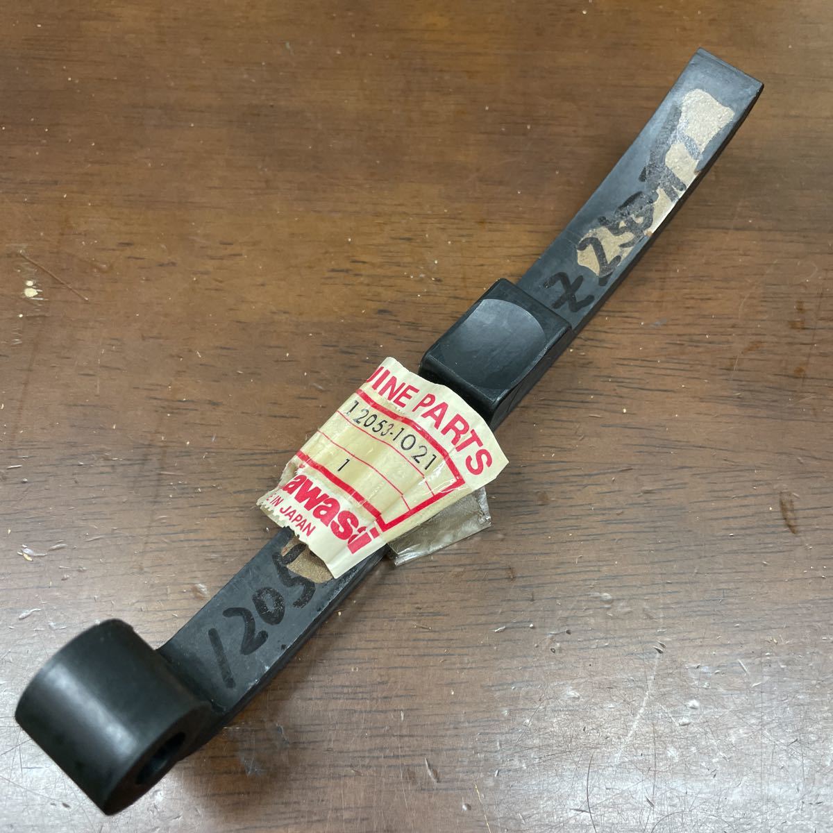 新品　絶版　Z250FT Z250A カムチェーンガイド　12053-1021 カワサキ純正品