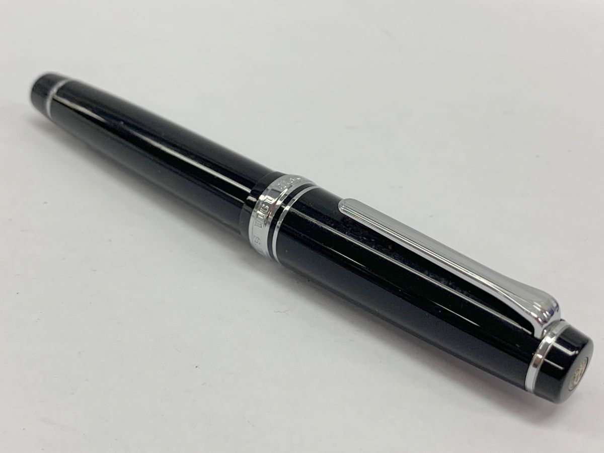 Sailor - 0 Fountain Pen Large Gold Black Ninja Trim pen in with