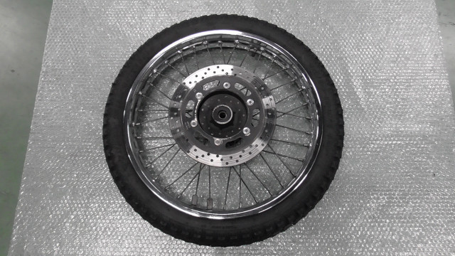  250TR BJ250F-027xxx の フロントホイール タイヤ付 1630460396(フロント)｜売買されたオークション情報、yahooの商品情報をアーカイブ公開 - オークファン カワサキ用