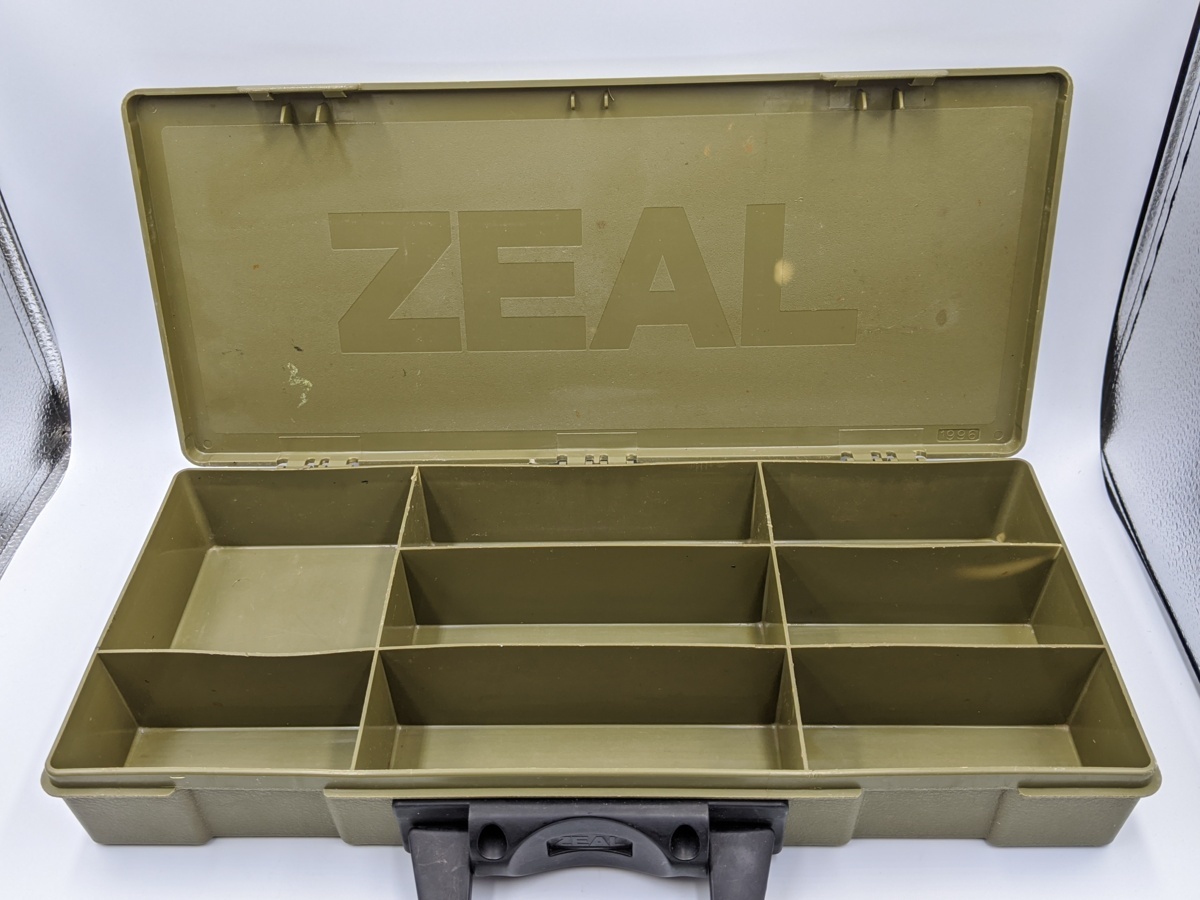 希少 ZEAL ズイール AMAZONAS ルアーケース ジール アマゾナス カーキ
