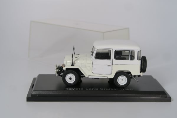 ☆No089 人気 ノレブ 1/43 トヨタ ランドクルーザー 1982 国産名車