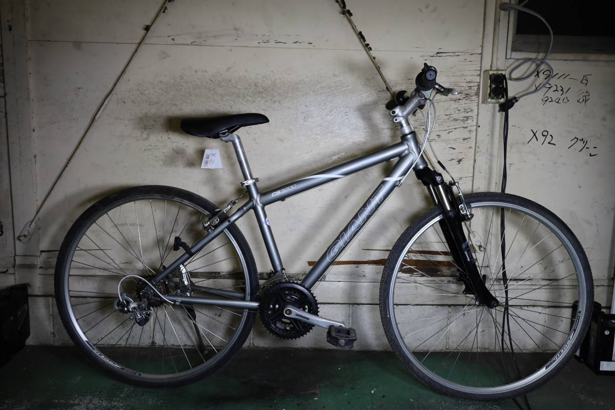 良品！GIANT CS-3200 700C アルミ 21速 430mm 前サス付きクロス 700C 
