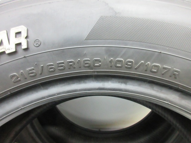 215-65R16 109/107R 8.5分山 グッドイヤーイーグル#1 2018年製 ホワイトレター 中古タイヤ【2本】送料無料(M16-8848） #1 215&frasl;65R16C NASCAR PLUS 109&frasl;107R｜グッドイヤーEAGLE グッドイヤー