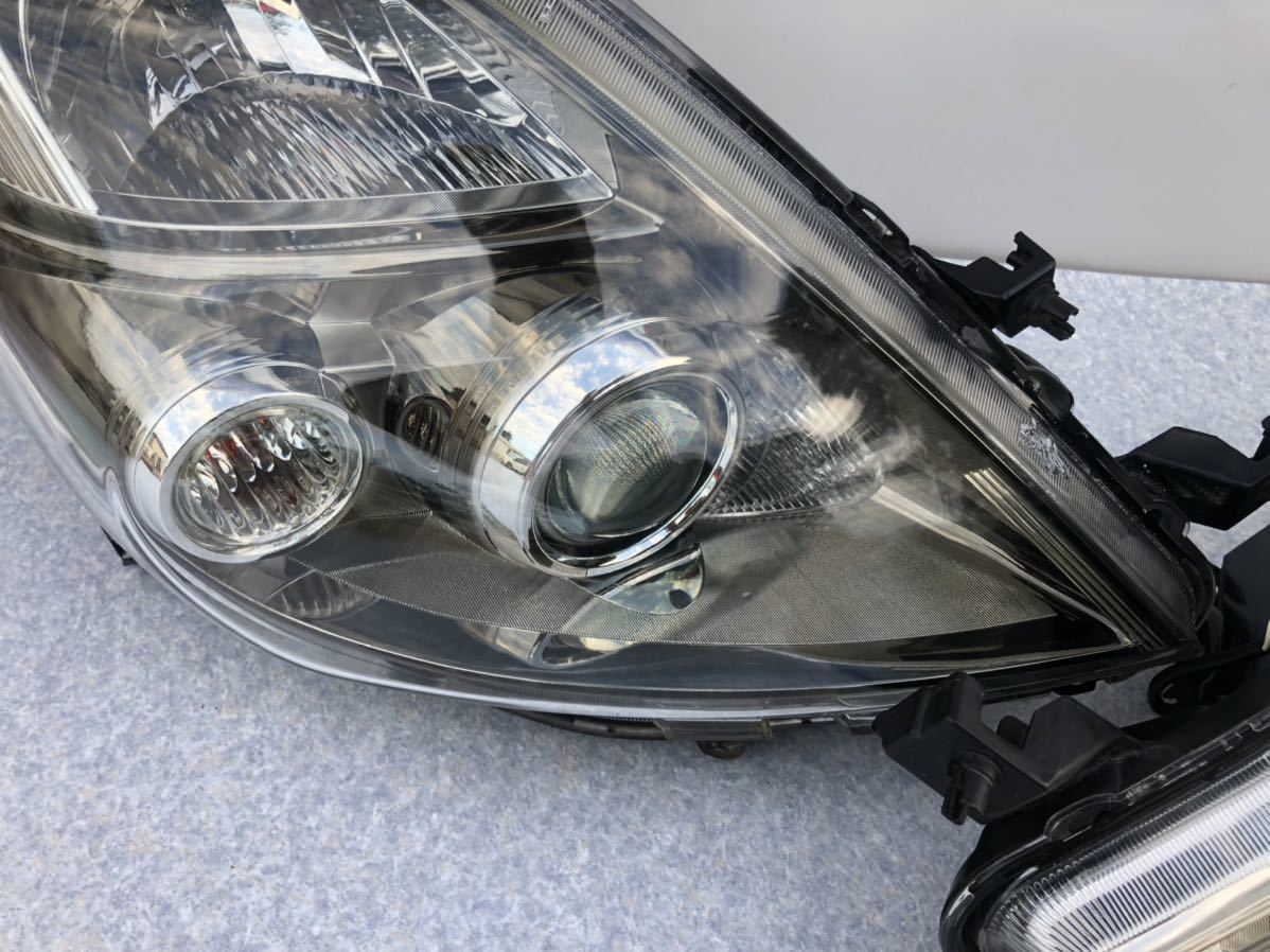 車 アイシス HID ヘッドライト 左右 KOITO 44-68 100-78937