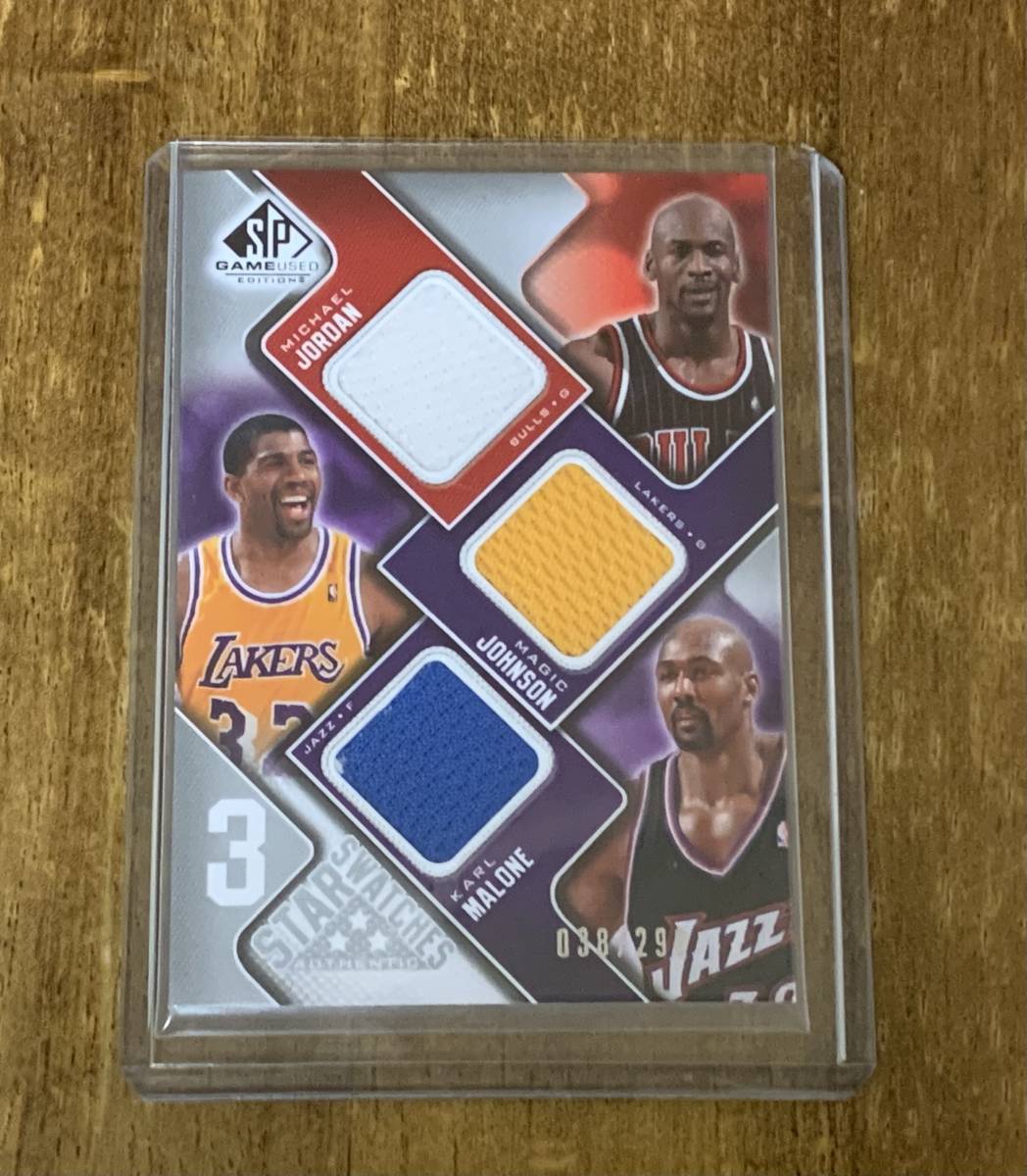 【貴重】MICHAEL JORDAN & MAGIC JOHNSON & MALONE 2009-10 UD SP GAME USED THREE STAR SWATCHES /299 ジョーダン&マジック&マローン