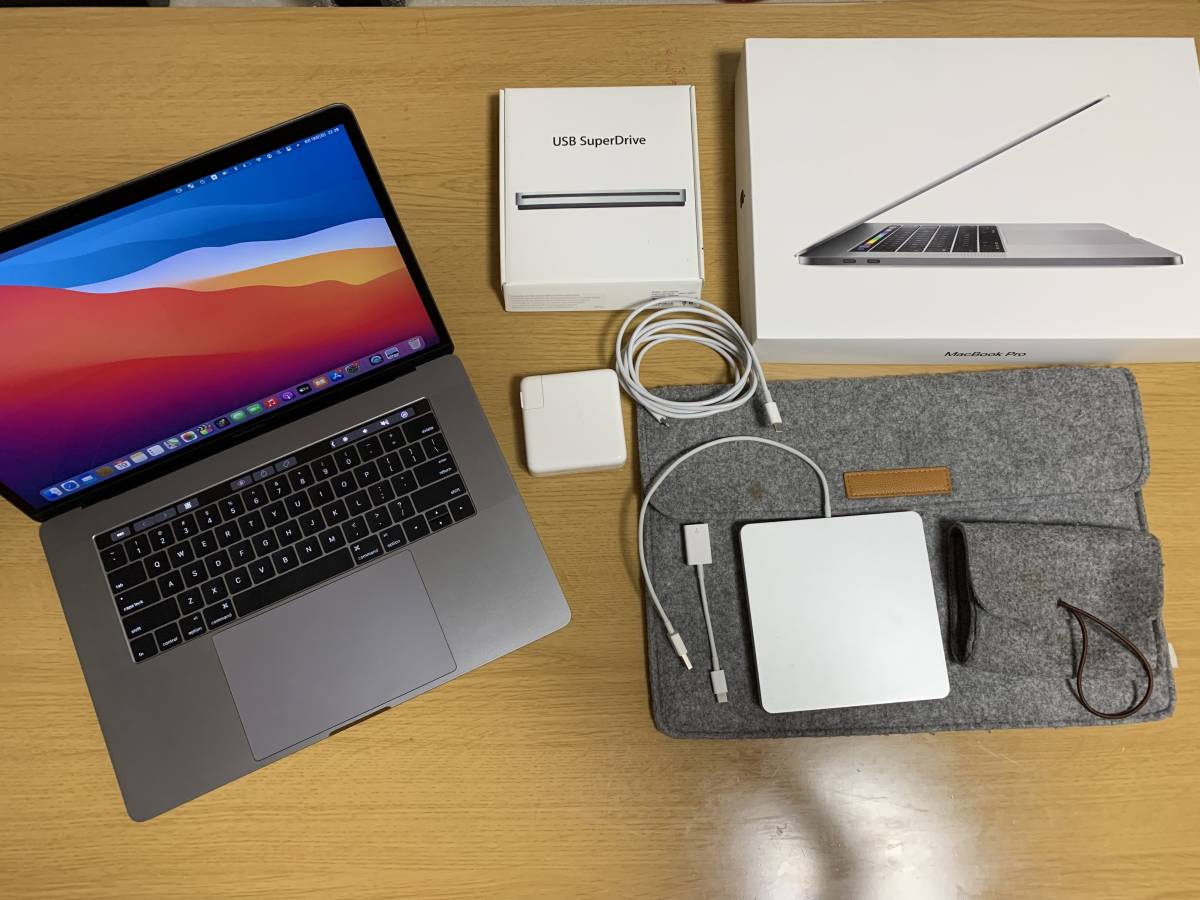 MacBook Pro 15-inch 2016モデル クアッドコアintel Core i7/2.6Ghz/16GB/Radeon Pro 450/256GB USキーボード