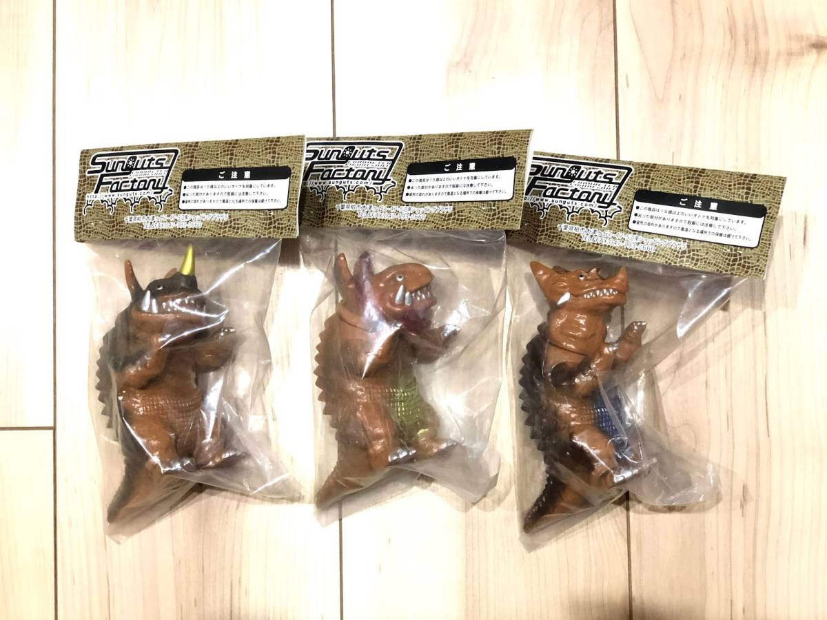 新品未開封】 円谷 TCJ50 円谷怪獣総進撃 3体セット ネロンガ ガボラ 