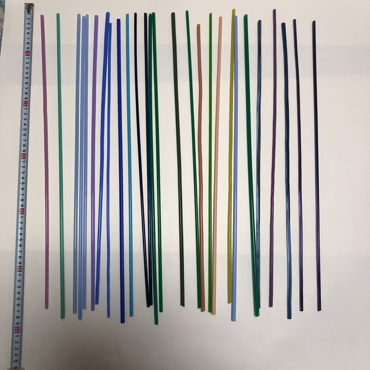 佐竹ガラス棒 材料 50本 重さ約2 5kg 長さ約55cm 品 アート 工芸用 色ガラス トンボ玉 アクセサリー インテリア 手作りガラス とんぼ玉 売買されたオークション情報 Yahooの商品情報をアーカイブ公開 オークファン Aucfan Com