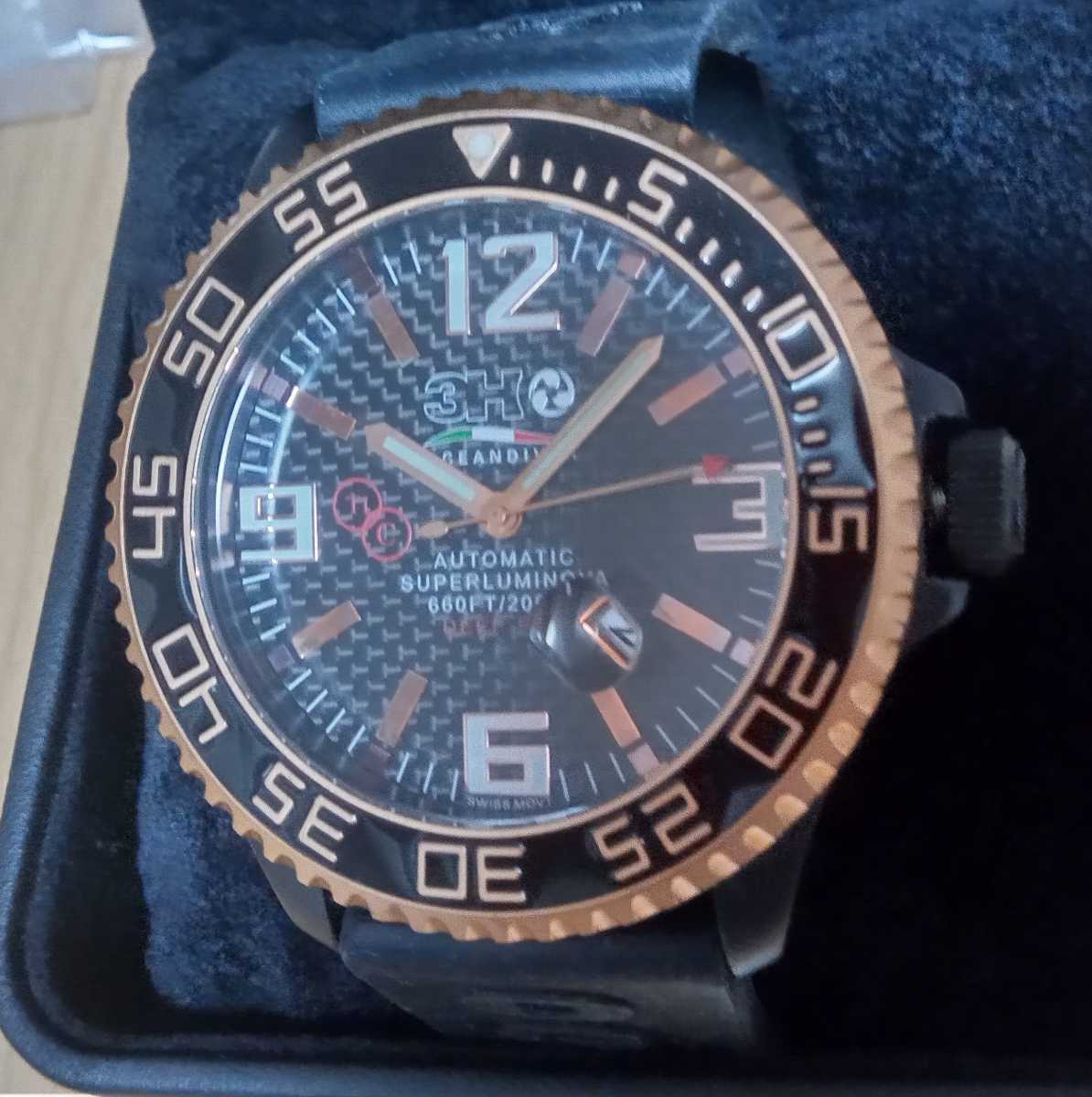 3H トレアッカ SWISS ETA チタン製 PVD カーボンダイアル 最高級モデル