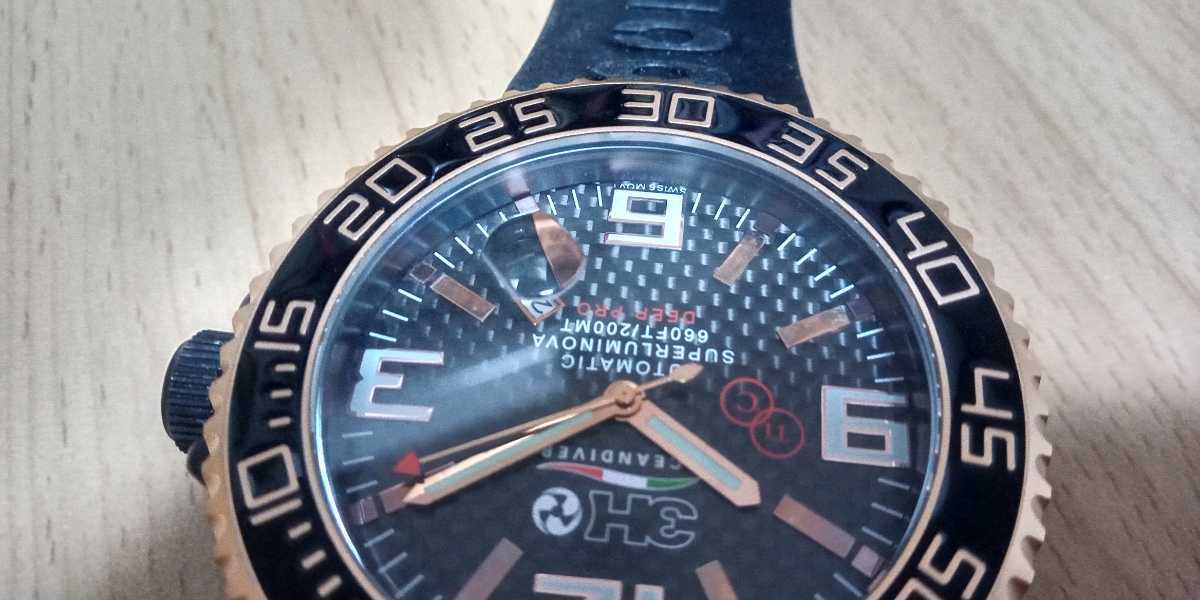 3H トレアッカ SWISS ETA チタン製 カーボンダイアル 最高級モデル 3H トレアッカ SWISS ETA チタン製 PVD カーボンダイアル 最高級モデル