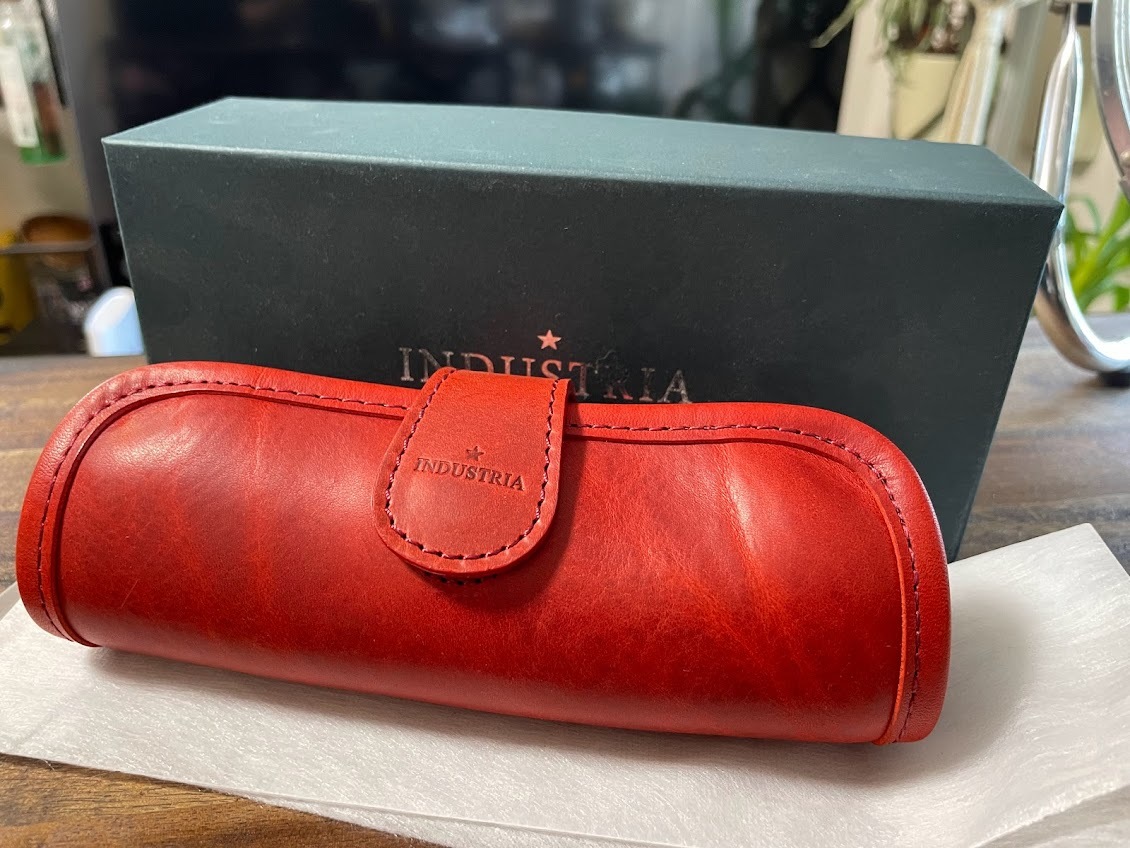 新品，HOT 【新品未使用】INDUSTRIA オムレットペンケース4 レッド