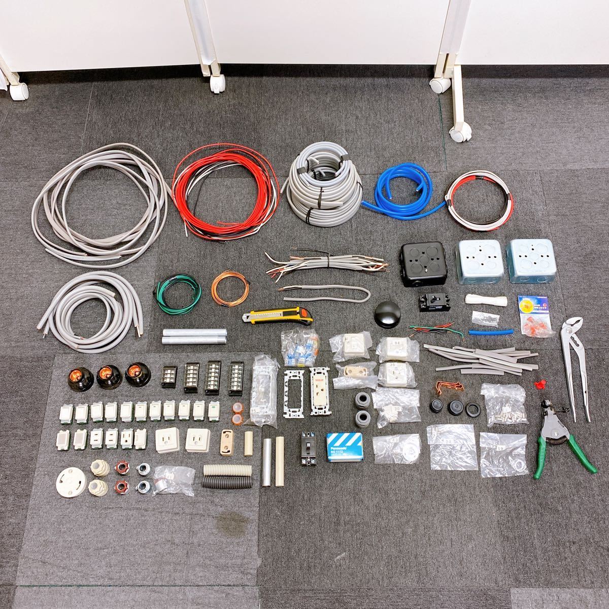 第二種電気工事士技能試験セット 実技練習用材料 工具配線材料セット 現状品 工具セット 売買されたオークション情報 Yahooの商品情報をアーカイブ公開 オークファン Aucfan Com