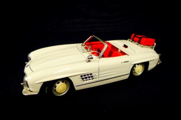ブラーゴ ダイキャスト製ミニカー(1/18) Mercedes Benz 300SL Roadster
