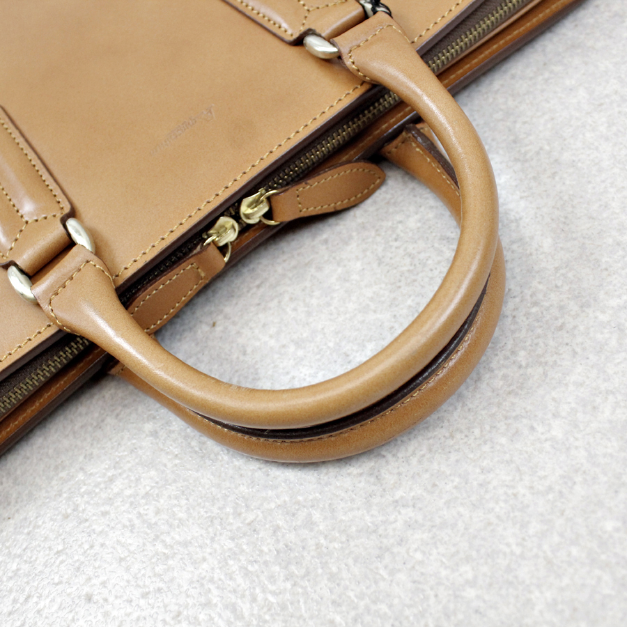 相場価格￥70,000- 新品タグ付き Aquascutum アクアスキュータム 牛革