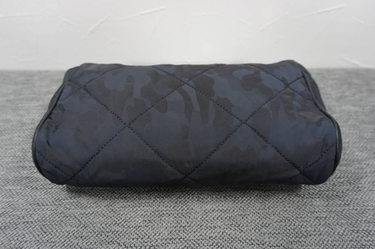 新品未使用品MONCLER モンクレール ポーチ グレー ブラック 迷彩 MONCLER モンクレール カモフラ 迷彩 ポーチ モンクレール ポーチ