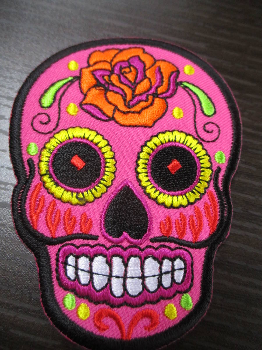 刺繍ワッペン 顔骸骨ピンク地にオレンジ花 派手刺繍 可愛いドクロスカル 大サイズ メキシコ南米 アイロン接着 ジャケット等に ワッペン 売買されたオークション情報 Yahooの商品情報をアーカイブ公開 オークファン Aucfan Com
