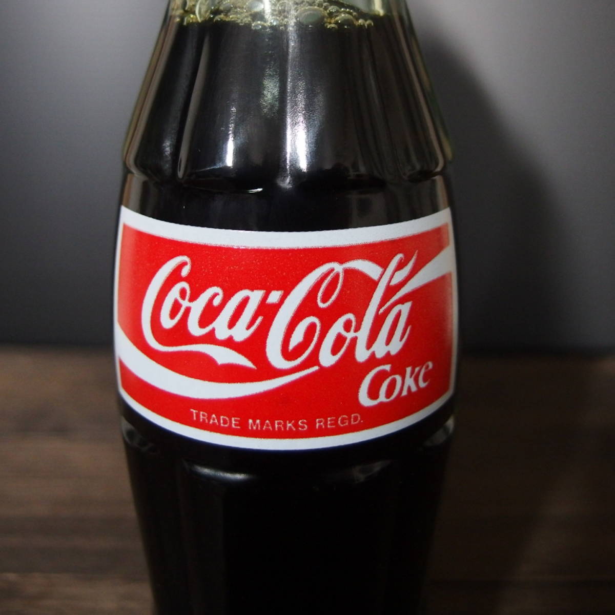 E9 秘蔵品　1900-10年代 コカコーラ ボトル ラベル付　瓶 コカコーラ 昭和レトロ ビンテージ 瓶 ボトル 赤ラベル 中身入り(コカ