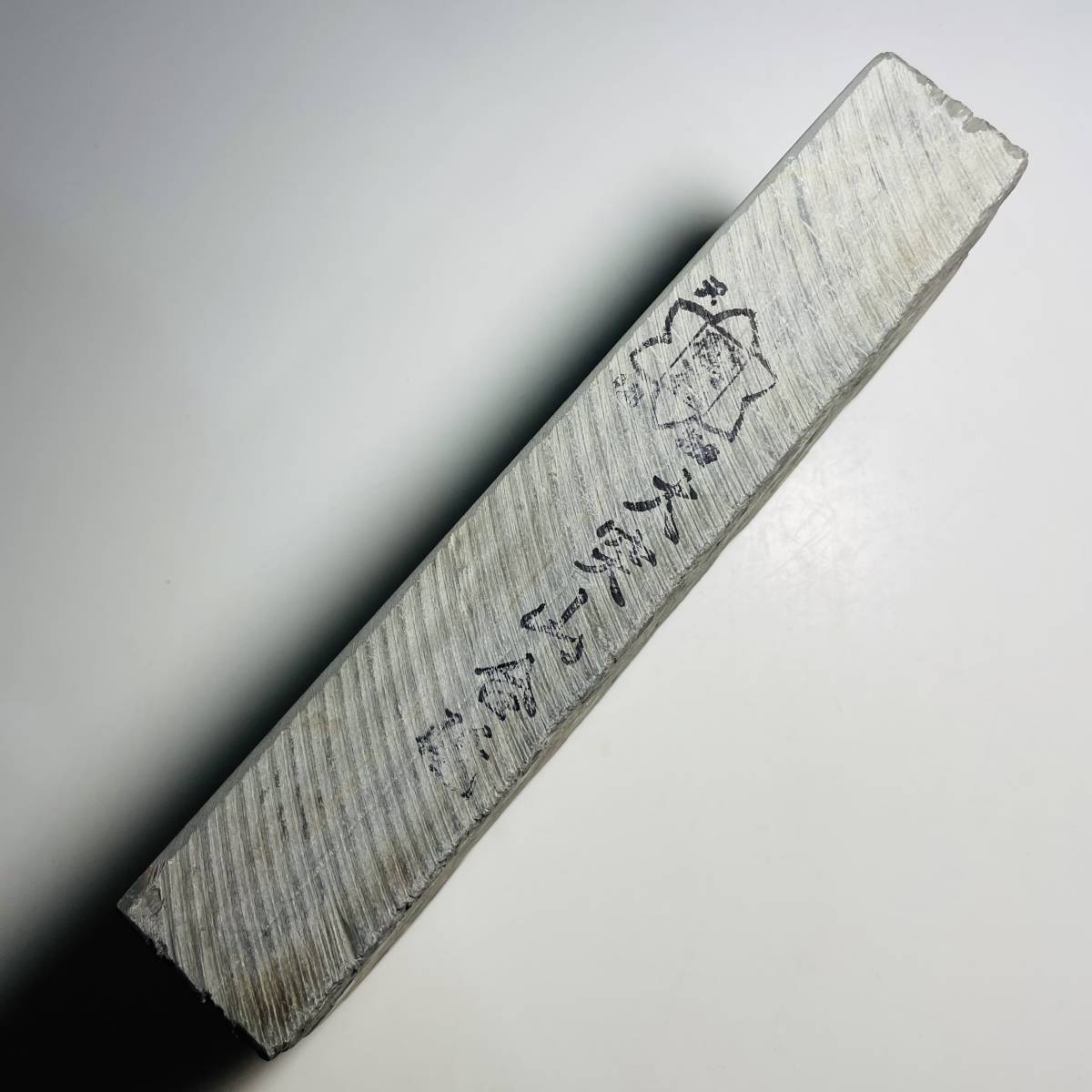天然砥石 正本山 大突 浅黄 30切極上 1580g 仕上げ砥石 / 鉋鑿大工 天然砥石 正本山 大突 浅黄 30切極上 1580g 仕上げ砥石 / 鉋鑿大工