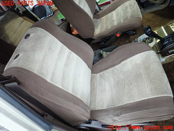 2UPJ-76607035]ランクル60系(FJ62G)運転席シート 中古