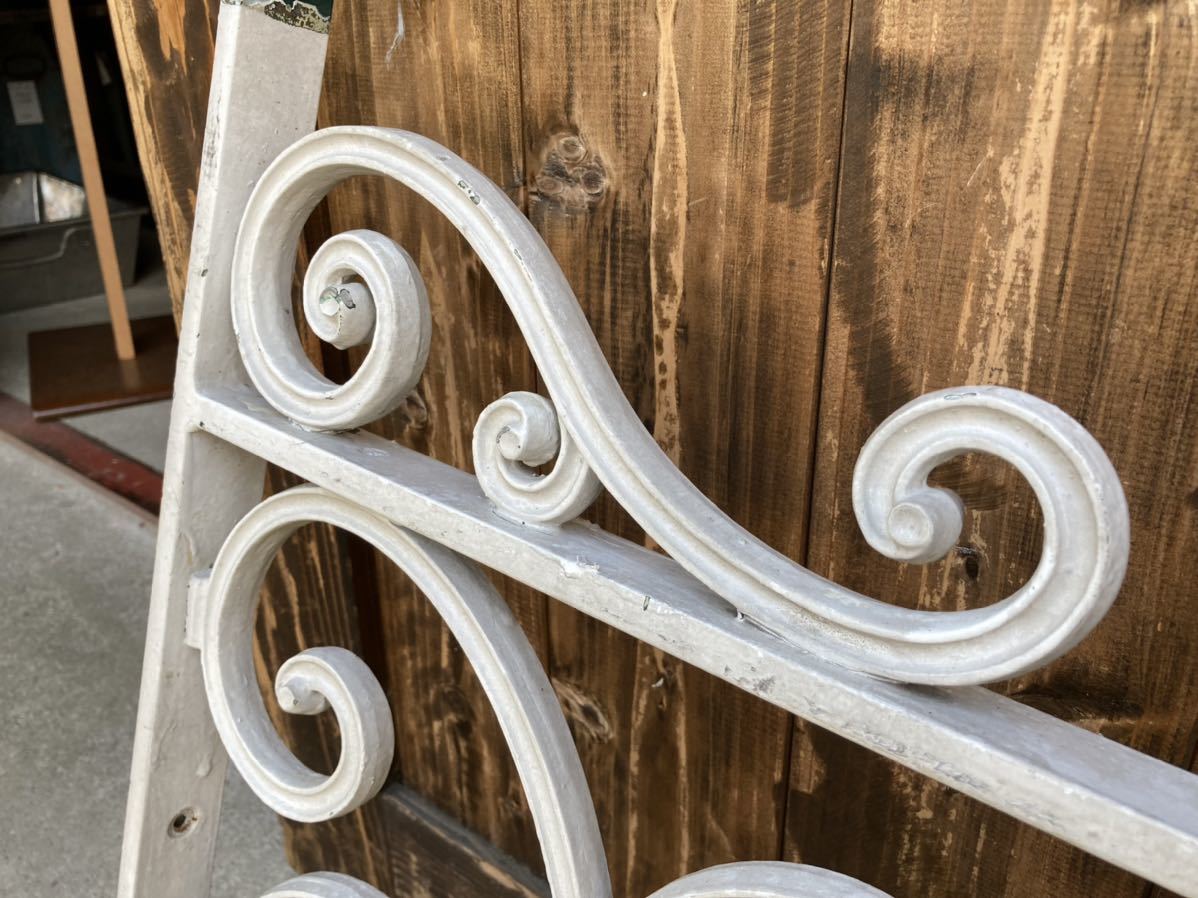 大きなアイアンブラケット 白 吊り看板用 大型 建築金具 シャビーシック アンティーク調 店舗什器 お店の外看板を吊るしておしゃれに その他 売買されたオークション情報 Yahooの商品情報をアーカイブ公開 オークファン Aucfan Com