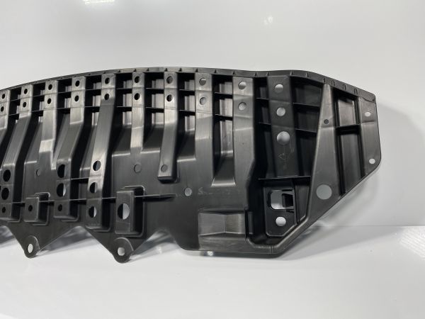 10498 ☆美品/破損キズなし☆ アクア NHP10 純正 フロントバンパー アンダーカバー 52618-52050 素地 アクア NHP10 トヨタ acha758 アクア・NHP10)by フロントバンパー下側のキズを