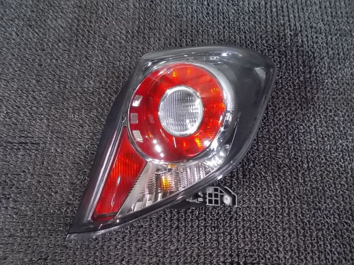 ☆中古品☆点灯OK トヨタ NCP131 ヴィッツ 純正 テールライト 左右 ☆中古品☆点灯OK トヨタ NCP131 ヴィッツ 純正 テールライト 左右