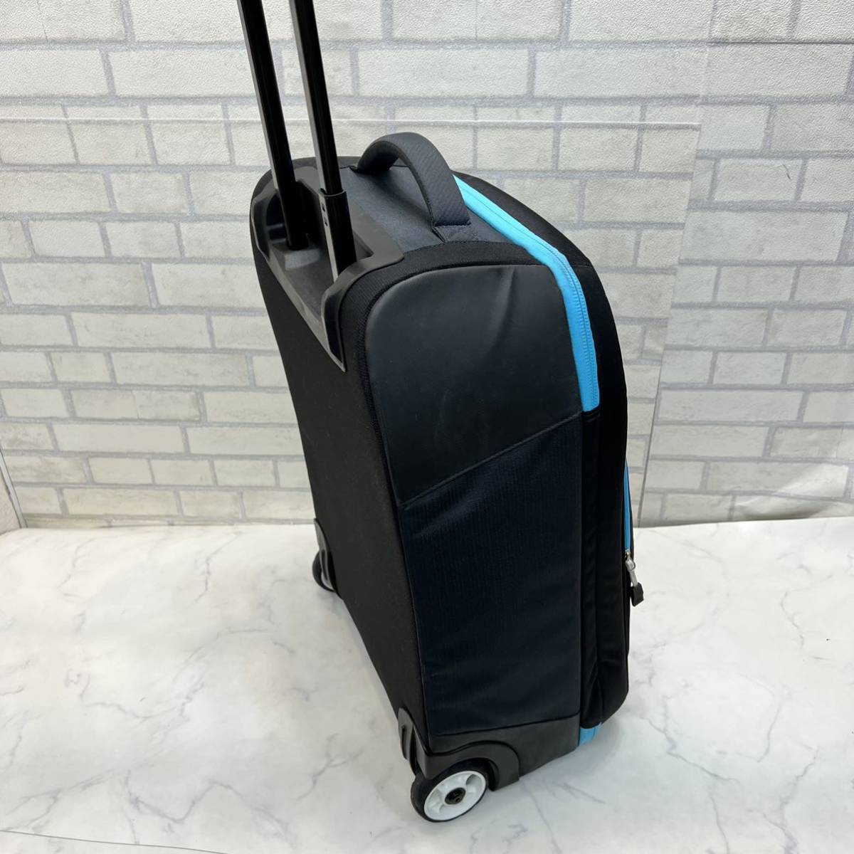 美品 OAKLEY オークリー トラベルバック キャリーバック スーツケース 