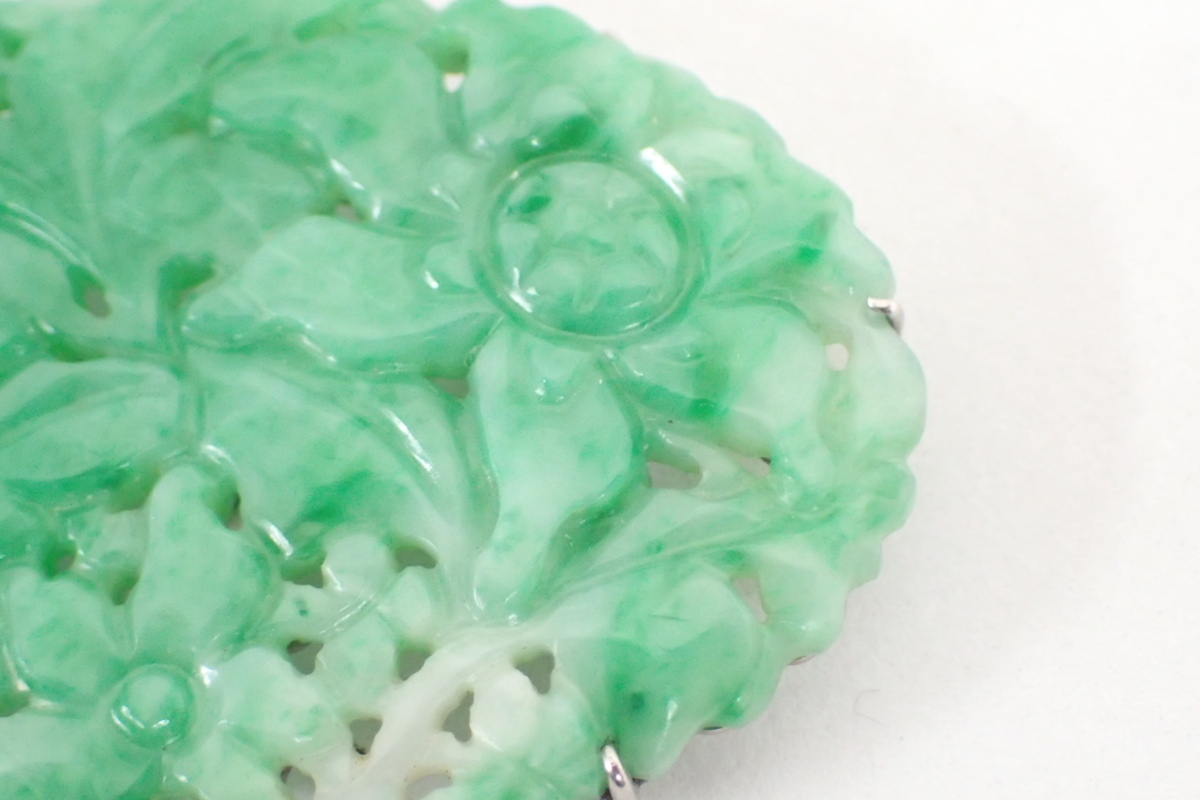 天然本翡翠透かし彫刻？